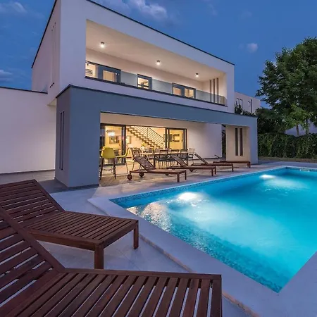 Zrinko Villa